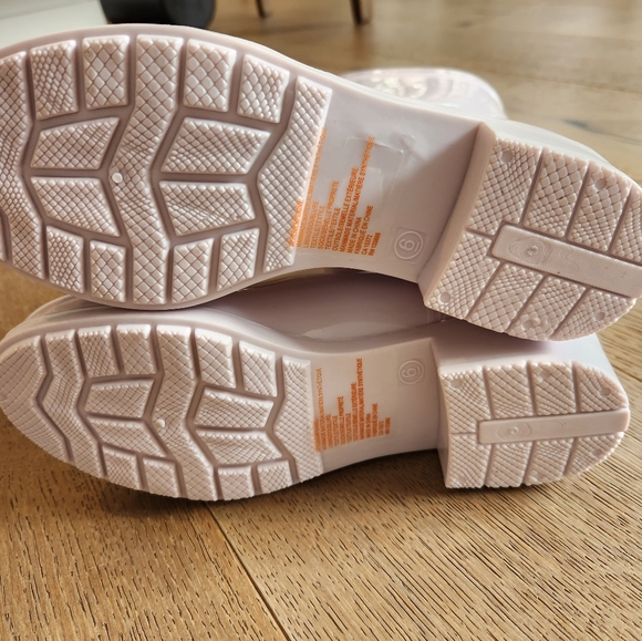 New Joe Fresh Rainboots - Picture 2 of 3